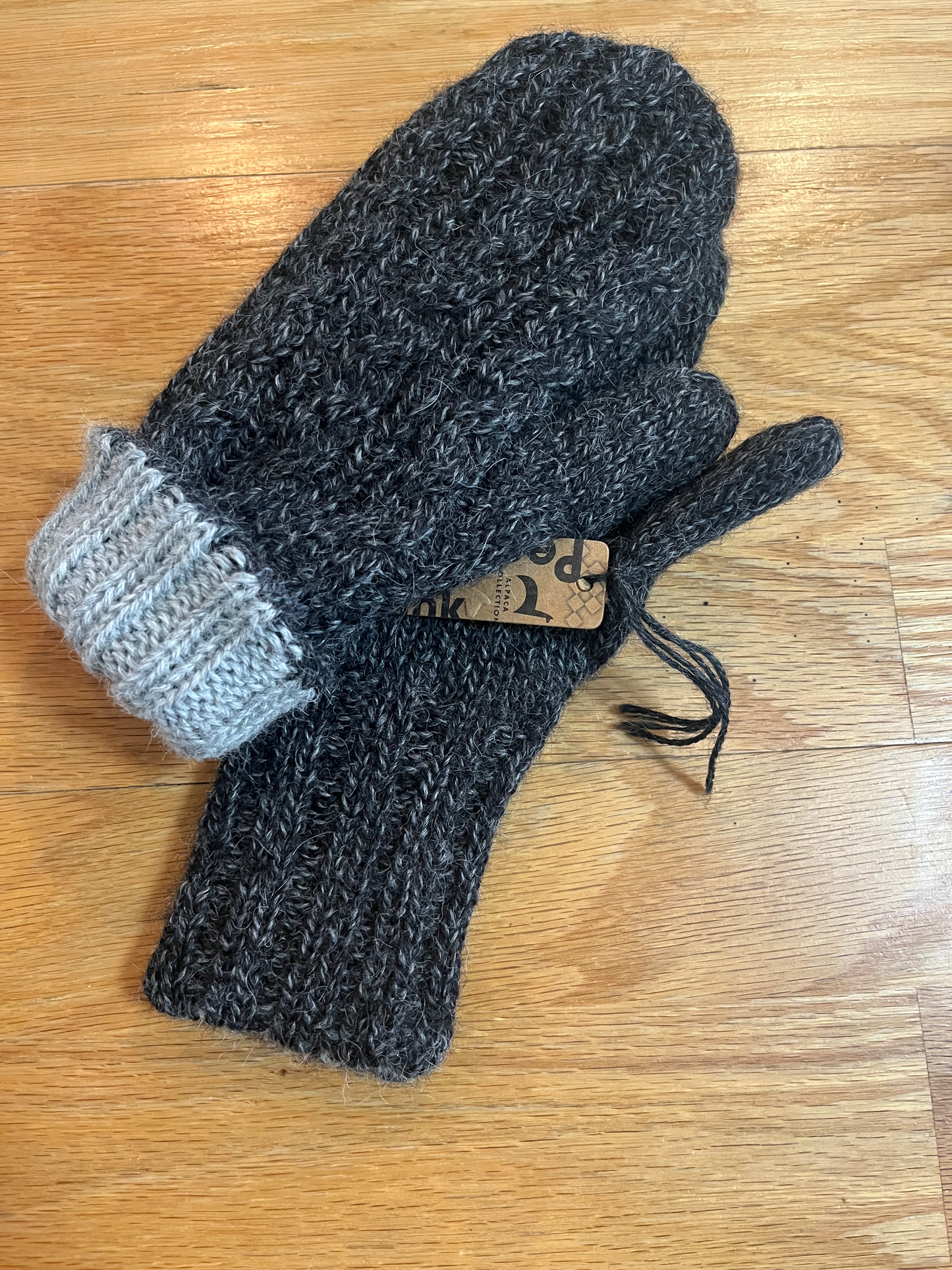 Reversible Trenza Mitten