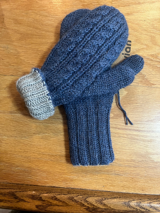 Reversible Trenza Mitten