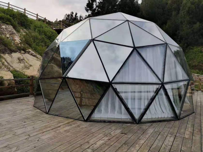 Glass Retreat Dome – Luxury 4-Season View House for Dining, Events & Stays